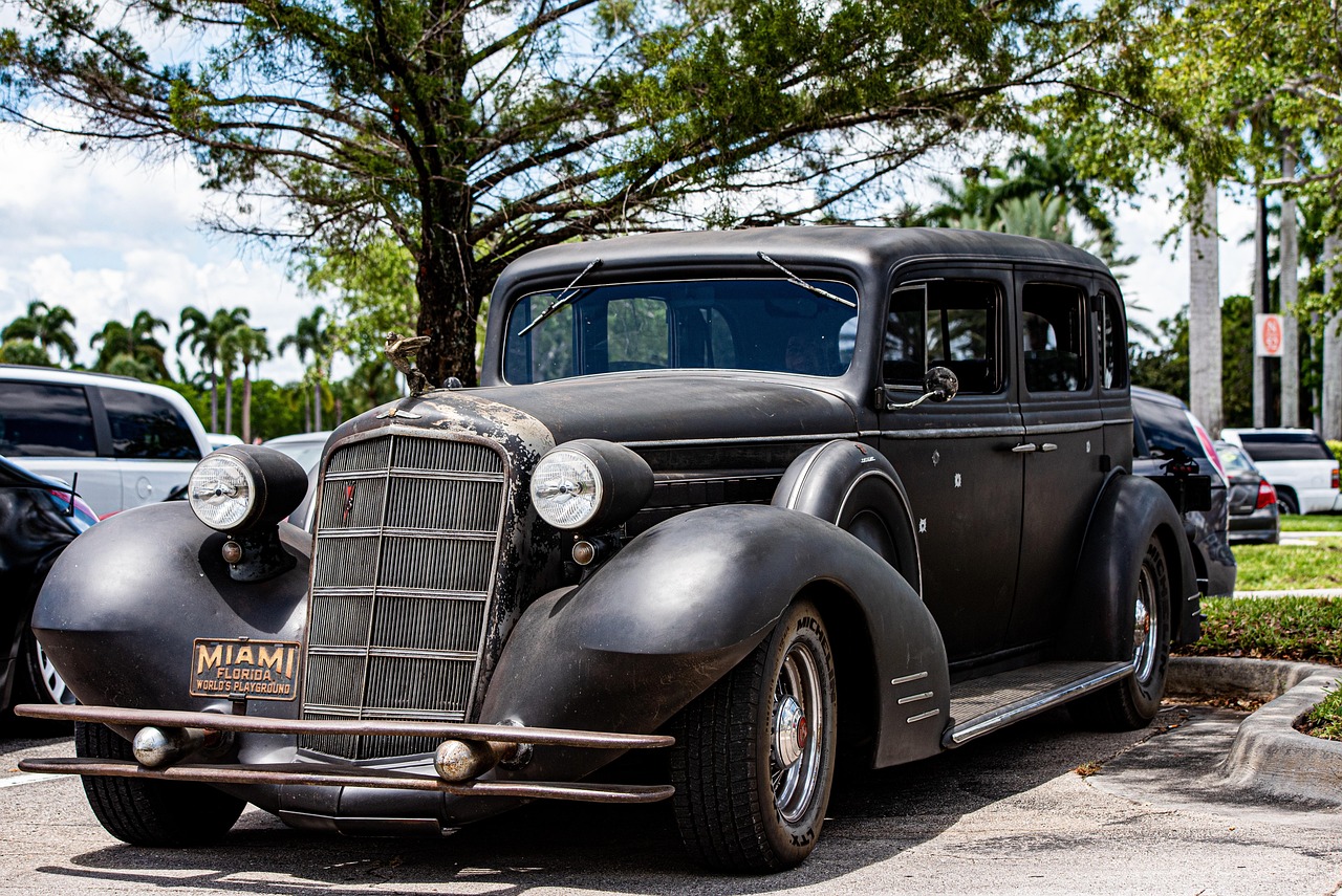 Cadillac, 1934 caddy, classic car — Skoda Rapid: Rapid Fire