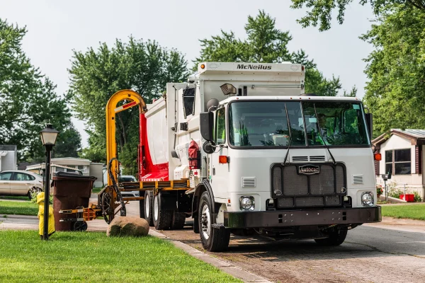 McNeilus Side Loaders: Key Features for Modern Waste Management Fleets